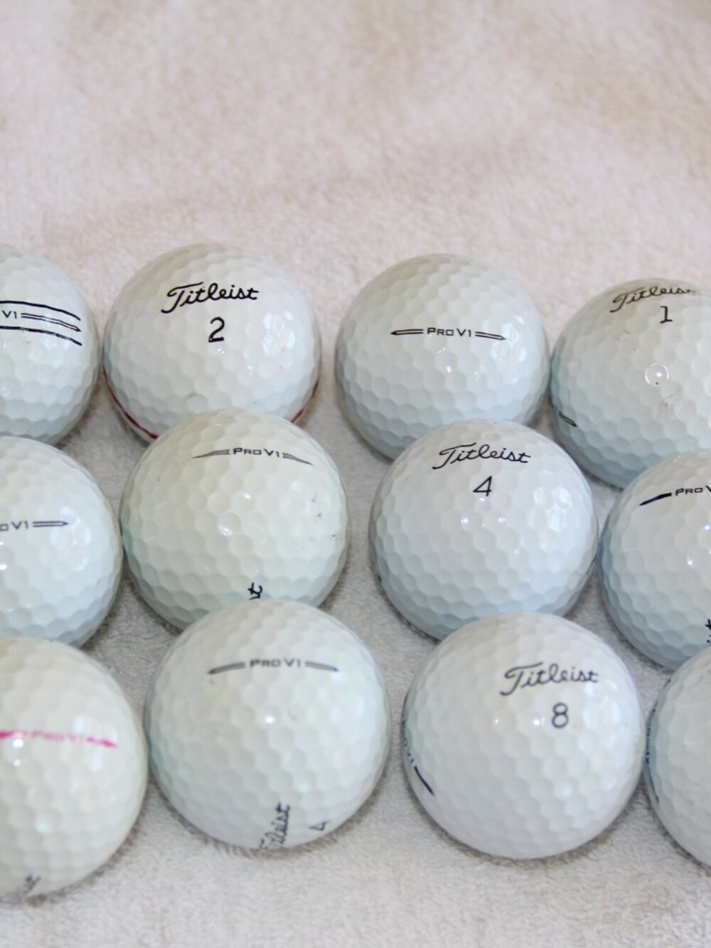 Titleist Pro V1 Mixed Used Golf Balls in 5A Condition. Sold in Lots of 12